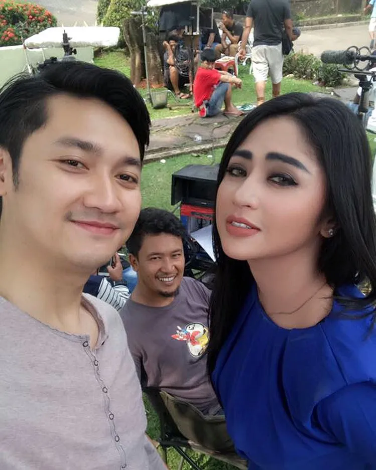 DePe dan Angga sudah nikah sejak 10 September 2017 © Instagram/anggawijaya88