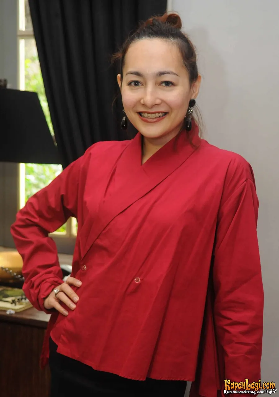 Dewi Rezer mengingatkan agar hati-hati dan selalu mengecek track record online shop sebelum membeli. ©KapanLagi.com®/Bayu Herdianto