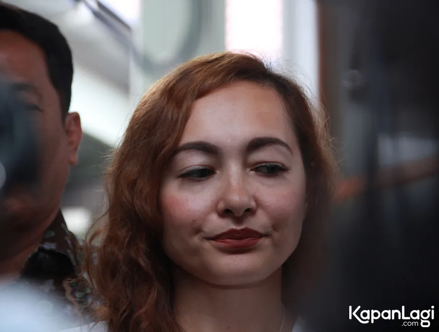 Dewi tak datang di sidang minggu ini © KapanLagi.com®/Muhammad Akrom Sukarya