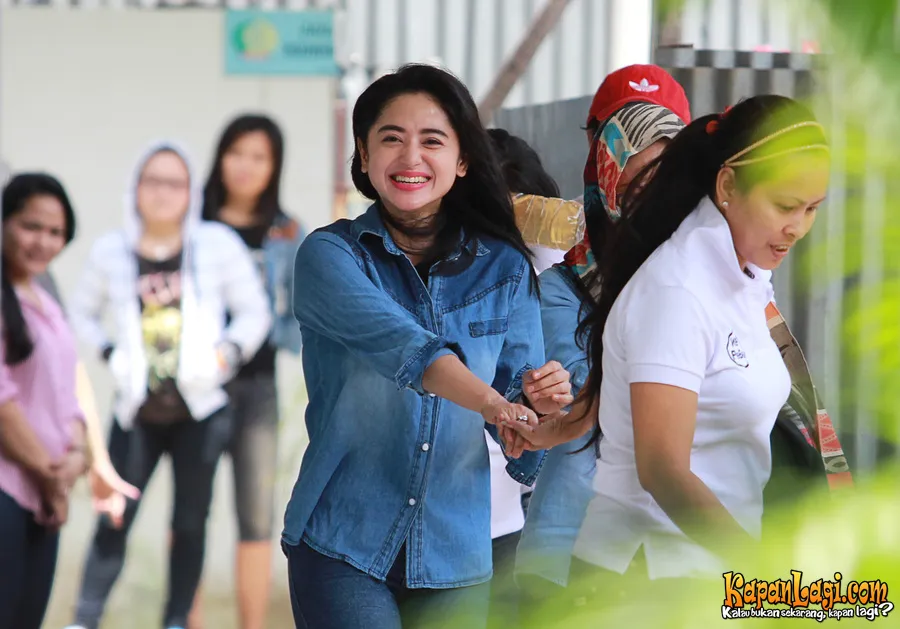 Dewi Perssik besok dijadwalkan untuk keluar dari tahanan.