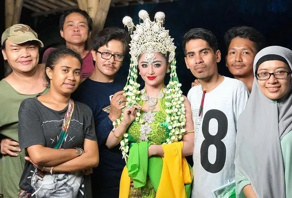 Depe tengah disibukkan dengan syuting sinetron-nya yang paling baru. /©instagram.com/dewiperssikreal