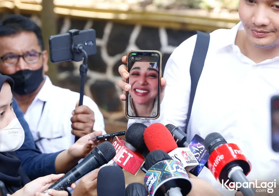 Dewi Perssik Menjanda © KapanLagi.com/Bayu Herdianto