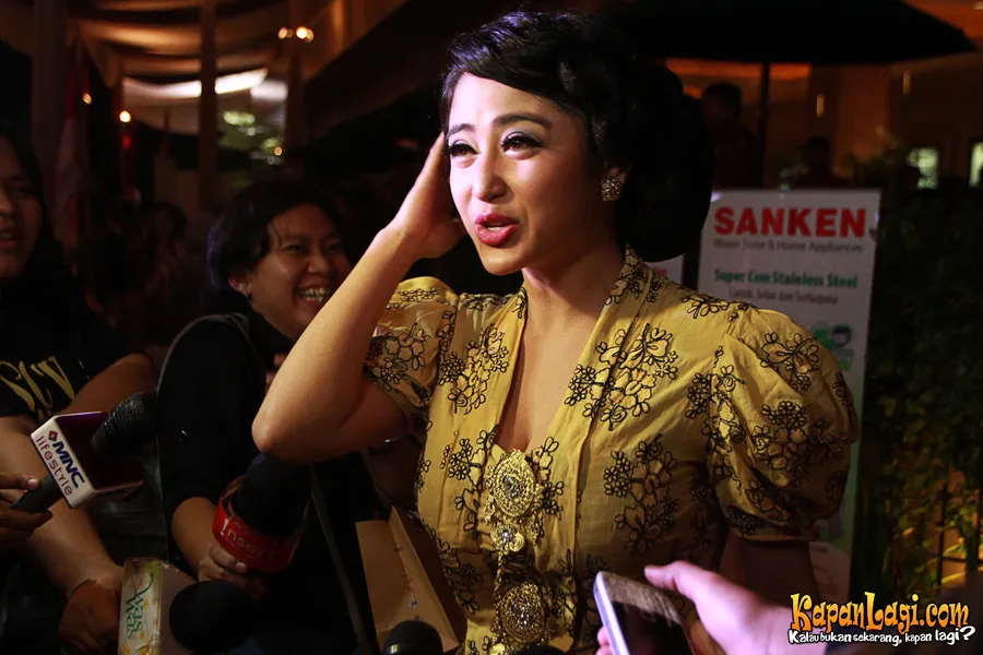 Ibu Dewi Perssik berharap ada keajaiban dari anaknya.