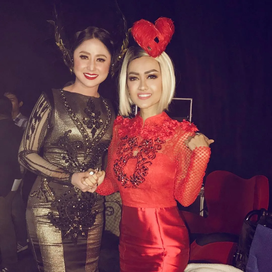 Depe dan Jupe kini sudah baikan dan akrab © Instagram/dewiperssikreal