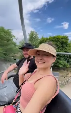 Potret Dewi Rezer dan Pacarnya (Credit: Instagram/rezerdewi)