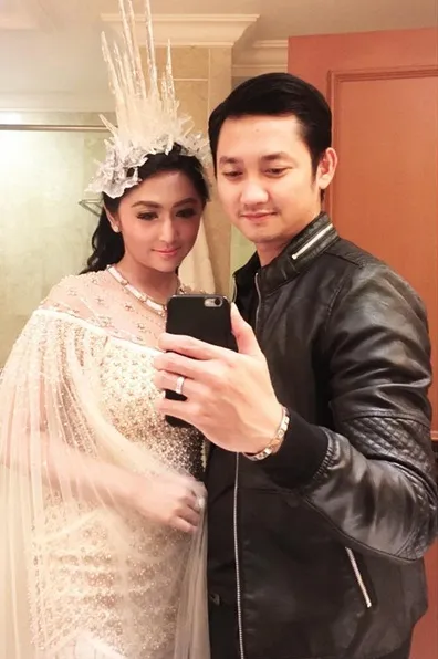 Dewi Perssik dikabarkan akan menikah dengan sosok pria bernama Angga Wijaya. /©instagram.com/anggawijaya88