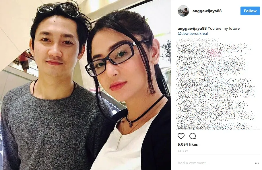 Romantis, Angga tulis kalimat romantis untuk Dewi. /©instagram.com/anggawijaya88