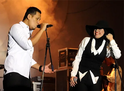 Aksi Dewi Sandra di Panggung @ Bambang E Ros