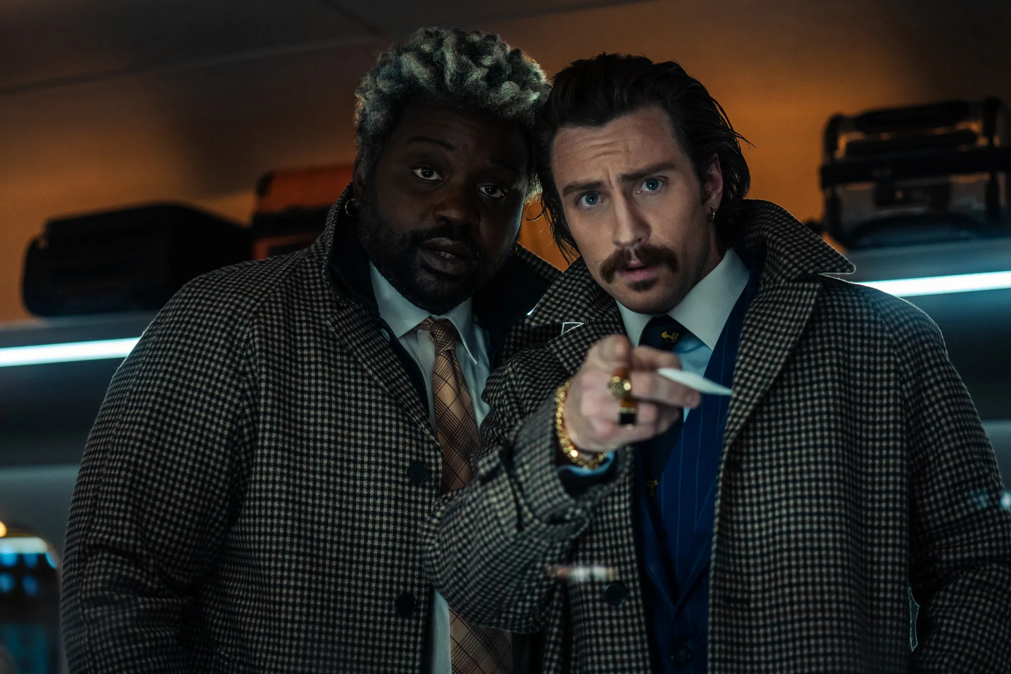 Brian Tyree Henry dan Aaron Taylor Johson jadi assassin kembar, Lemon dan Tangerine. (Sony Pictures)
