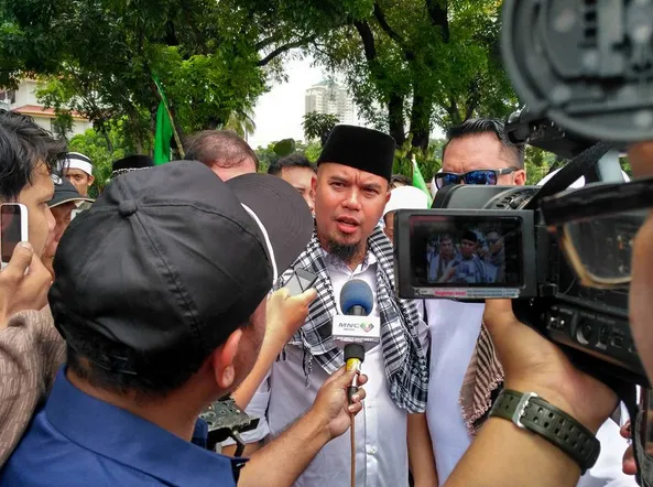 Ahmad Dhani turun ke jalan ikut melakukan demo © Instagram.com/ahmaddhaniprast