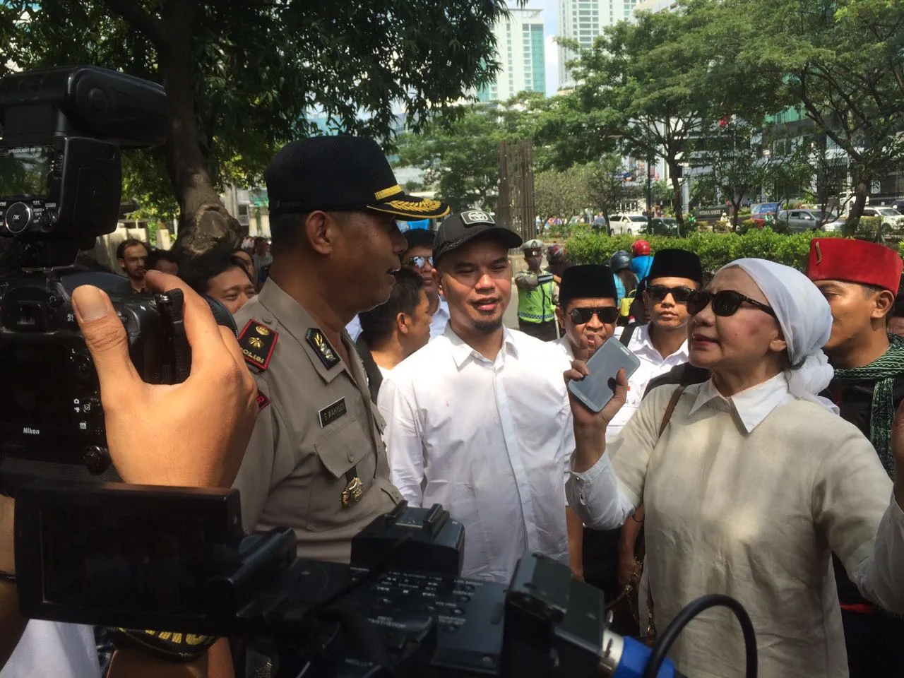 Ahmad Dhani dilarang demo di depan KPK dan stafnya pun diinterogasi. ©KapanLagi.com/Mathias Purwanto