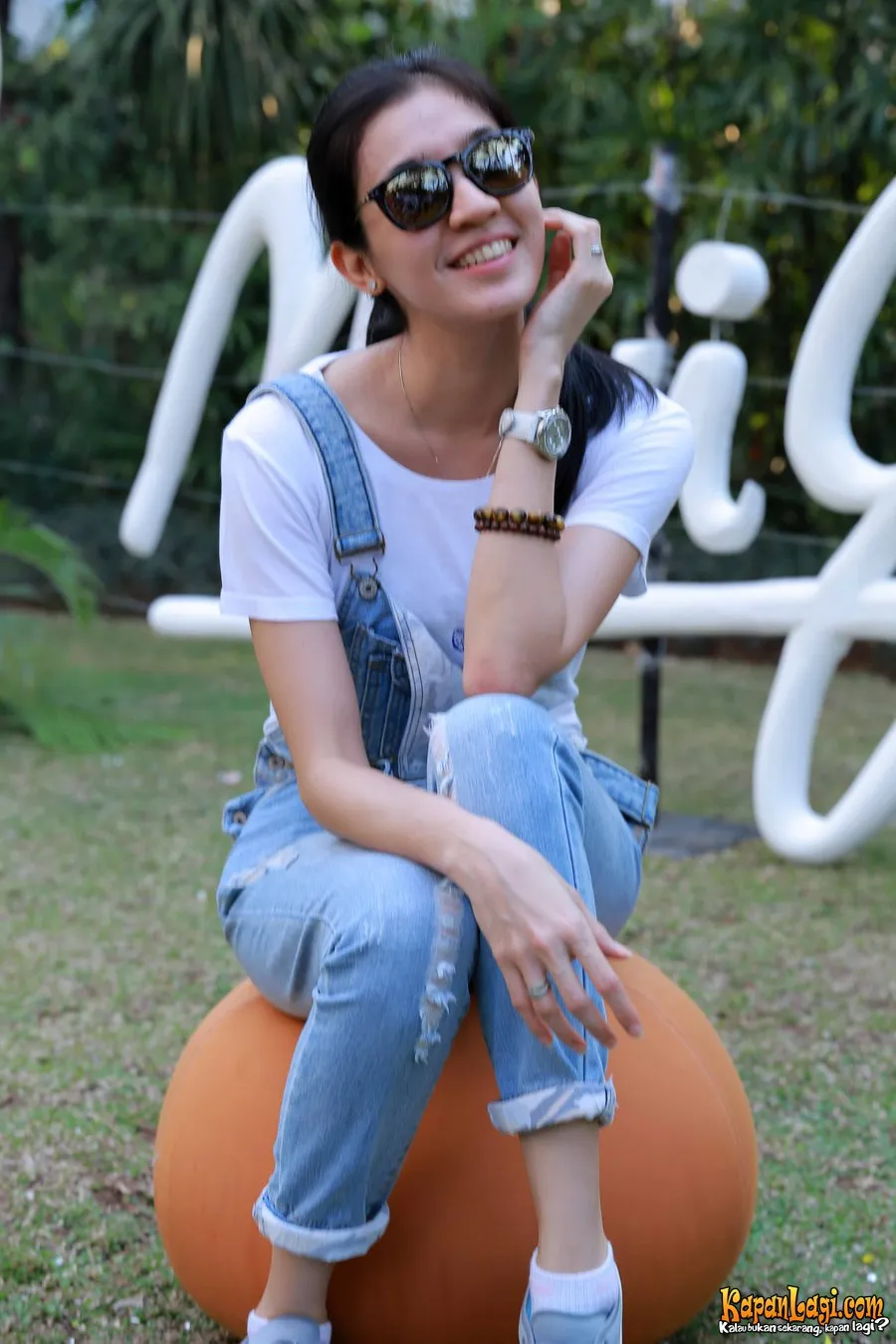 Cantik nggak kalau Dhini pakai kacamata? © KapanLagi.com®/Bayu Herdianto