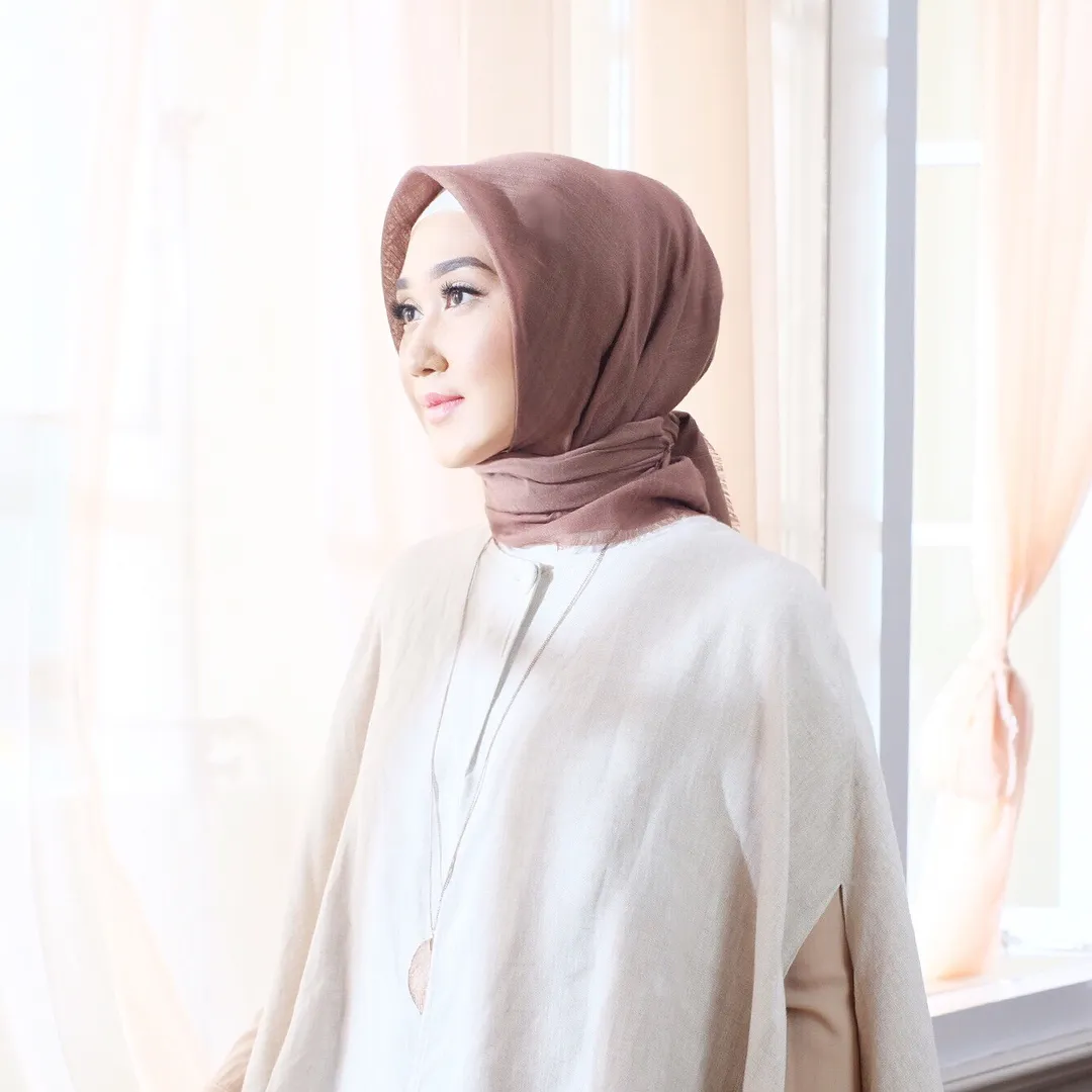 Busana dan make up simpel jadi tips utama Dian Pelangi untuk penampilan di hari lebaran © instagram.com/dianpelangi