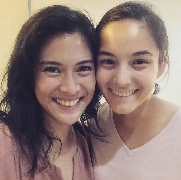 Dian Sastro dan Chelsea Islan berpose bersama © Instagram/Dian Sastro