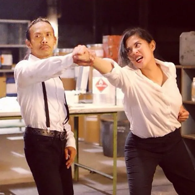 Yayan Ruhian beraksi dengan aktris cantik Dian Sastro © StarVision