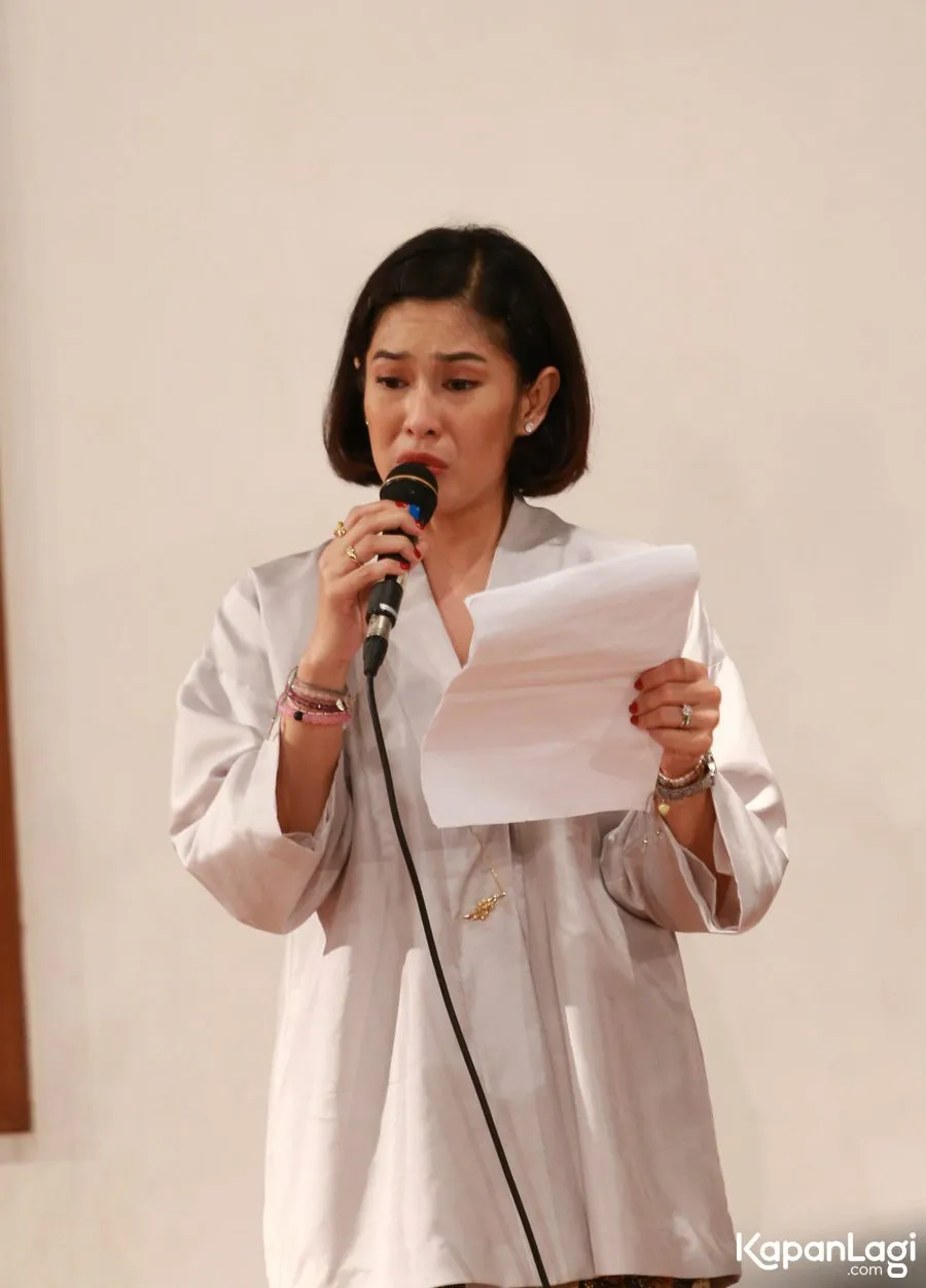 Dian Sastro beranggapan RA Kartini sebagai sosok yang penuh dobrakan. © KapanLagi.com/Agus Apriyanto