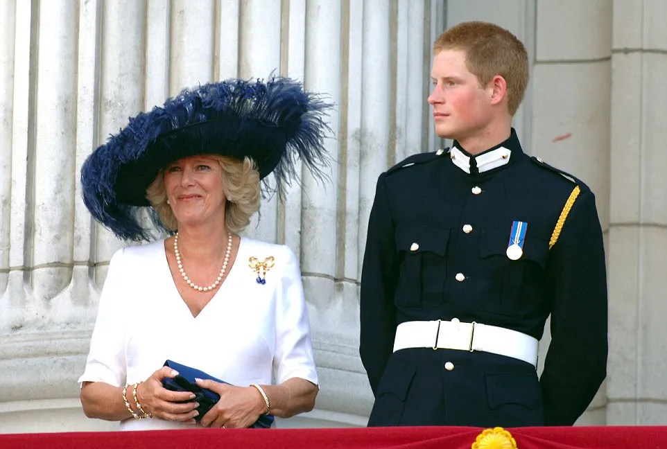 Camilla dan Harry @ dailymail.co.uk