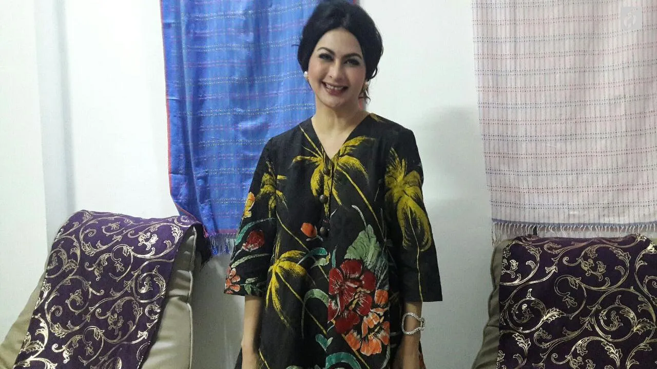 Diana di pembukaan cabang klinik terbarunya / Credit: Liputan6.com