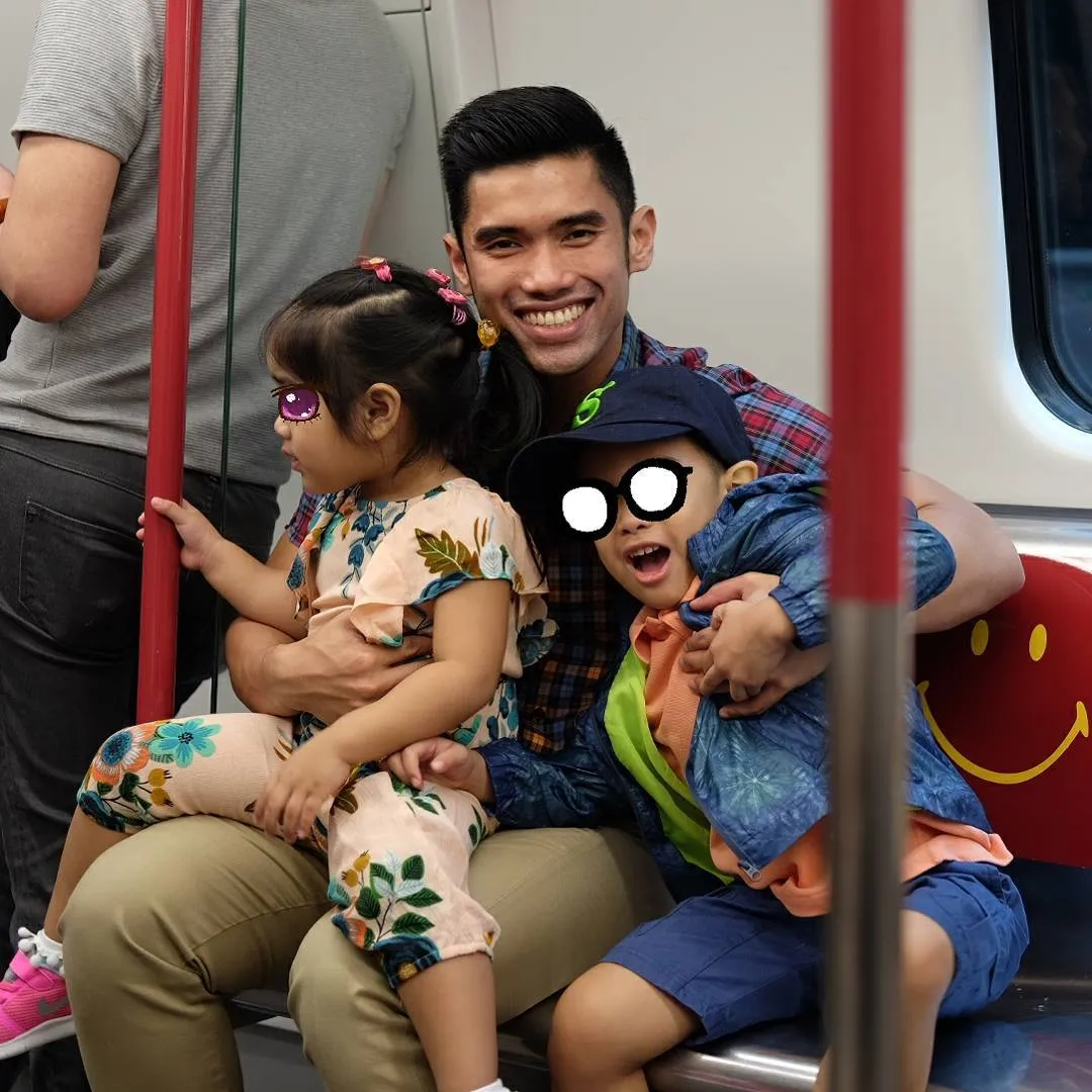 Indra, suami Dian dan juga kedua buah hati © Instagram/therealdisastr