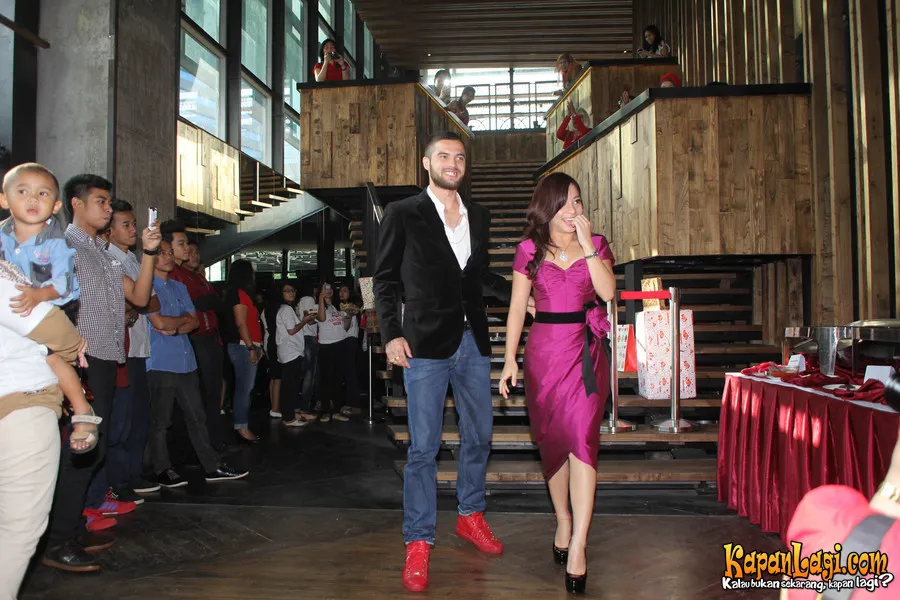 Nikita Willy dan Diego saat masih mesra. Mereka akhirnya putus karena LDR.