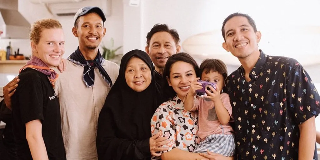 Credit: Instagram/everythinginbetween.journal