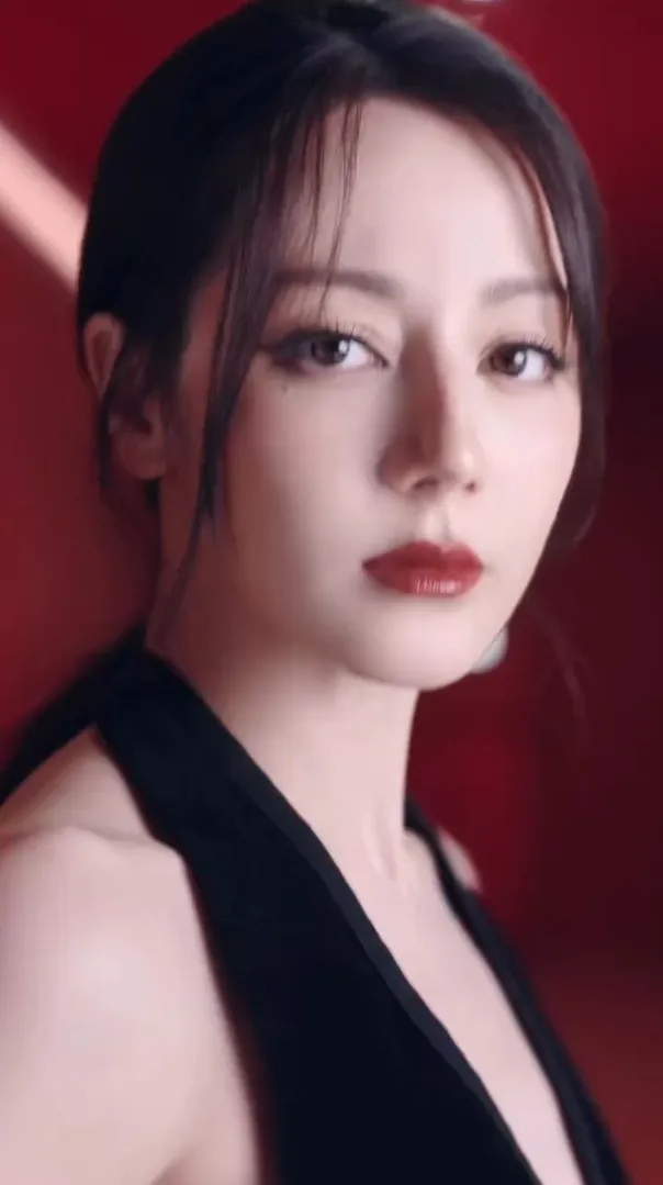 Dilraba Dilmurat - instagram.com/@diorbeauty