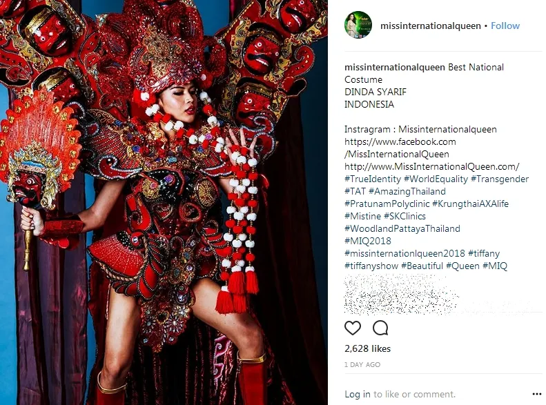 Dinda menang Best National Costume ©instagram/dindasyarif