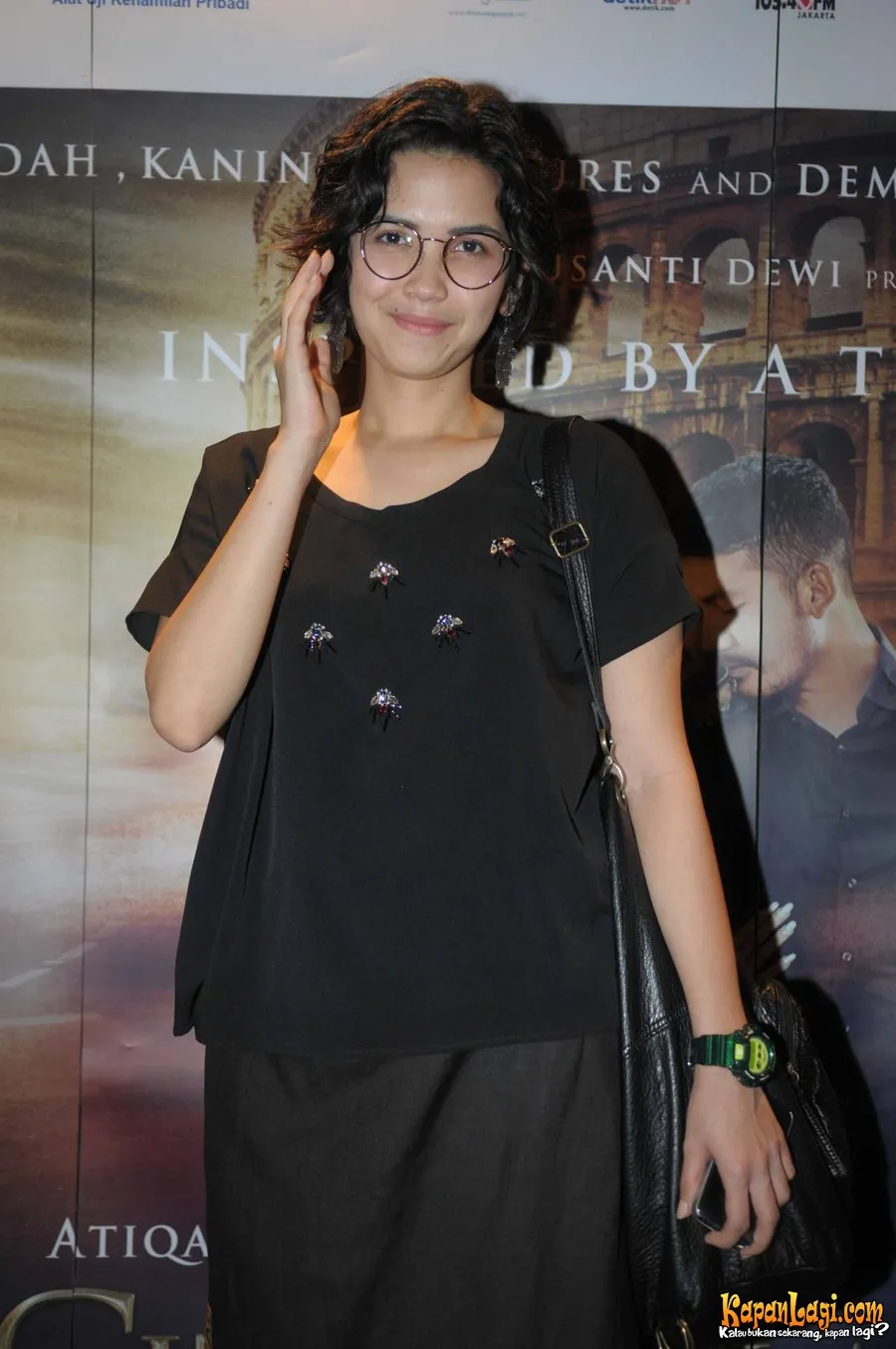 Dinda Kanya Dewi dengan rambut pendek dan keriting. Bagaimana pendapatmu? ©KapanLagi.com/Bayu