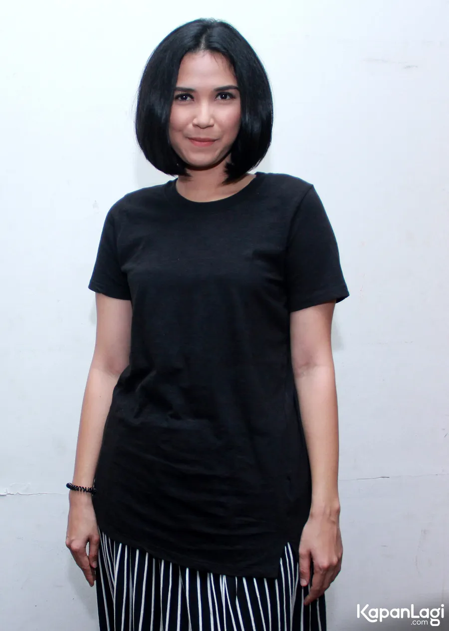 Main jadi wanita kalem, Dinda kesulitan/©KapanLagi.com®/M. Akrom Sukarya