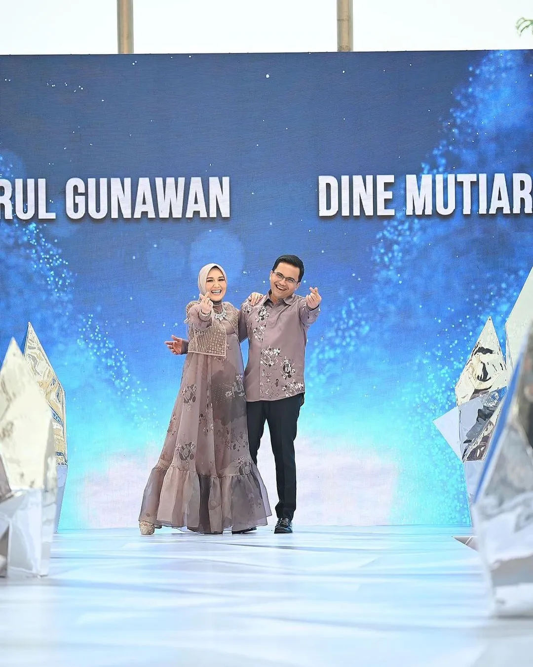 Hadir Fashion Show Bersama Suami