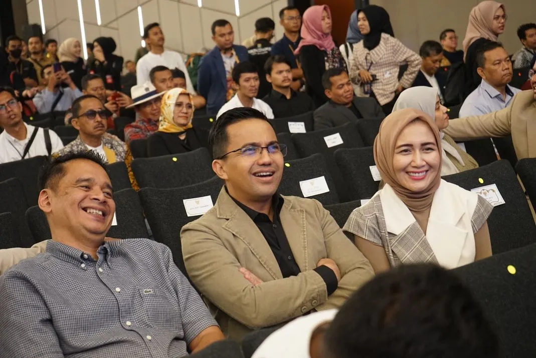 Lengket Terus Bareng Suami