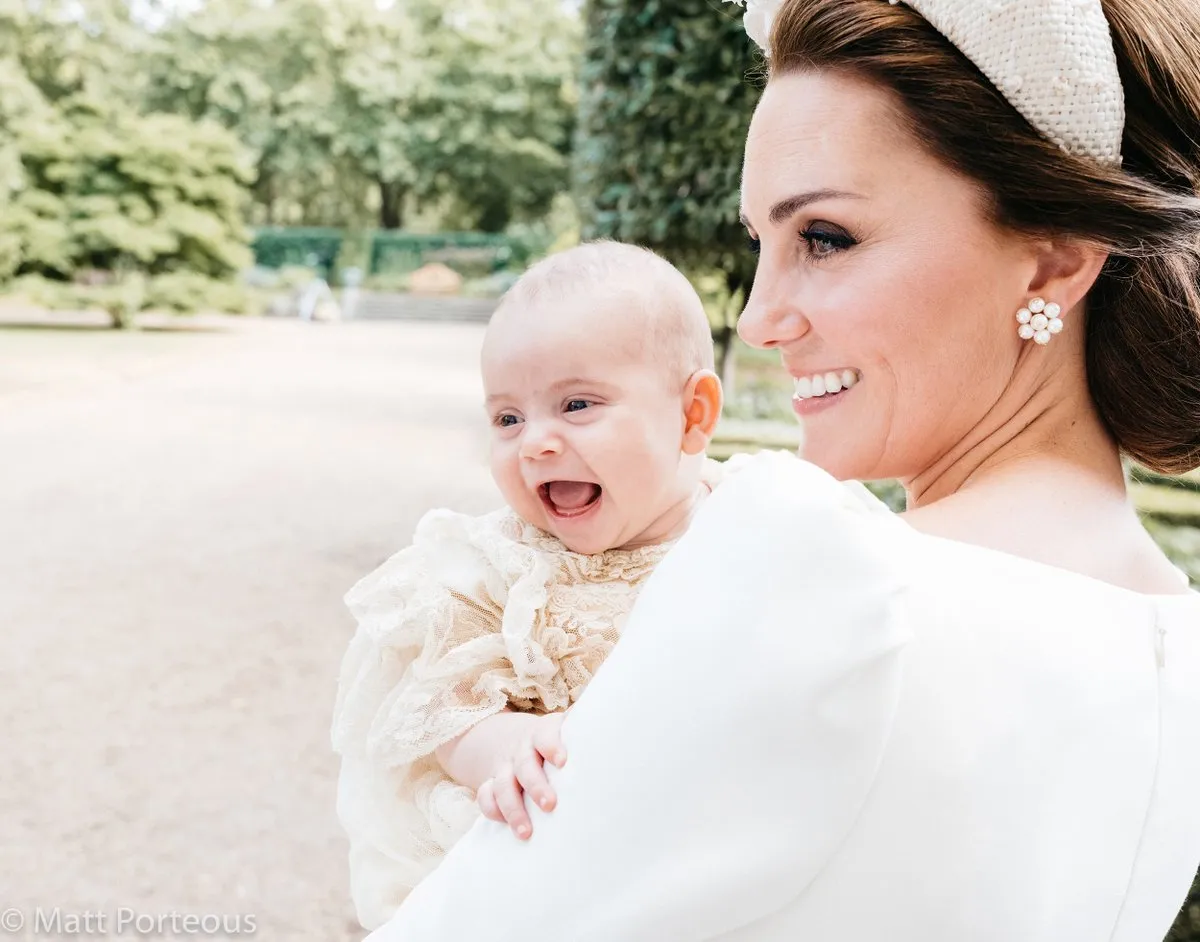 Keceriaan Pangeran Louis setelah pembaptisan. (instagram.com/Kensintonroyal)