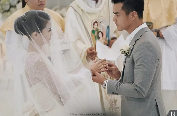 Dion sekarang sudah resmi jadi suami ©instagram/nominapics