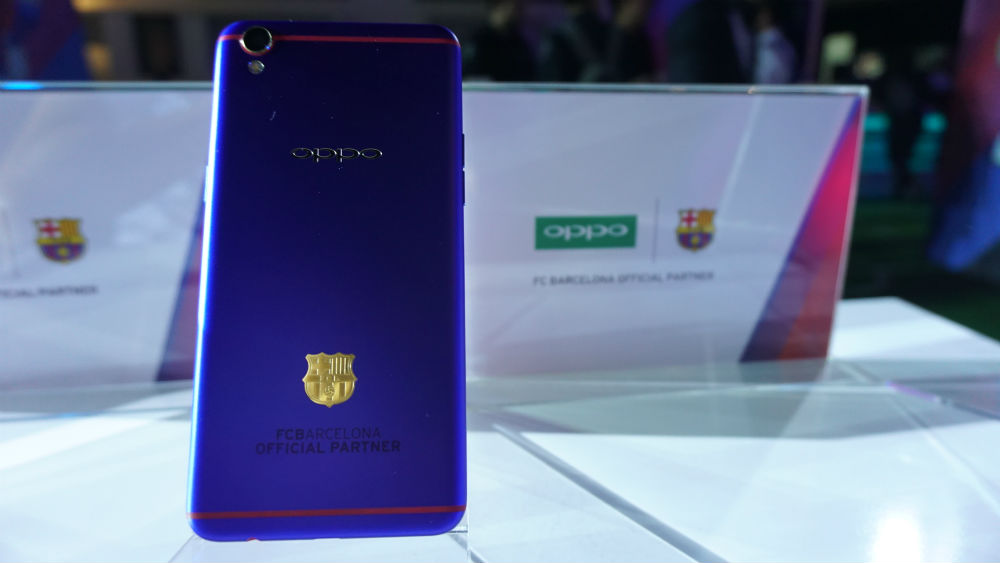 Penampilan OPPO F1 Plus FCB Edition