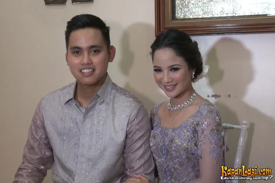 Dito dan Chacha saat proses lamaran © KapanLagi.com®