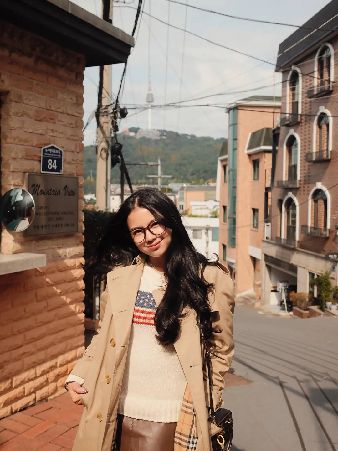 instagram.com/diva.azzura)