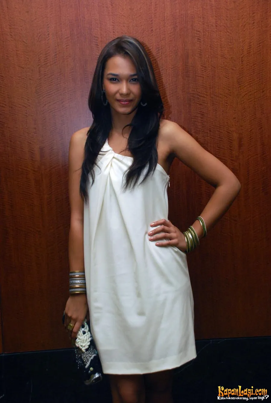 Adinia Wirasti 