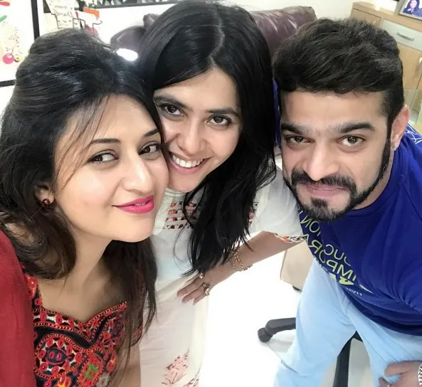 Divyanka dan Karan selfie bareng kalau lagi nggak syuting ©instagram/divyankatripathidahiya