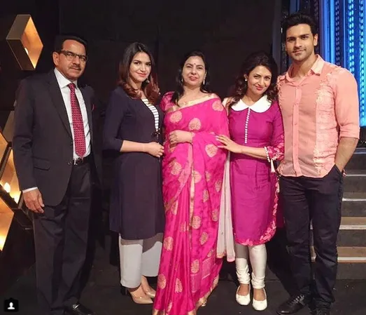 Divyanka bahagia keluarga sang suami datang memberi dukungan ©instagram/divyankatripathidahiya