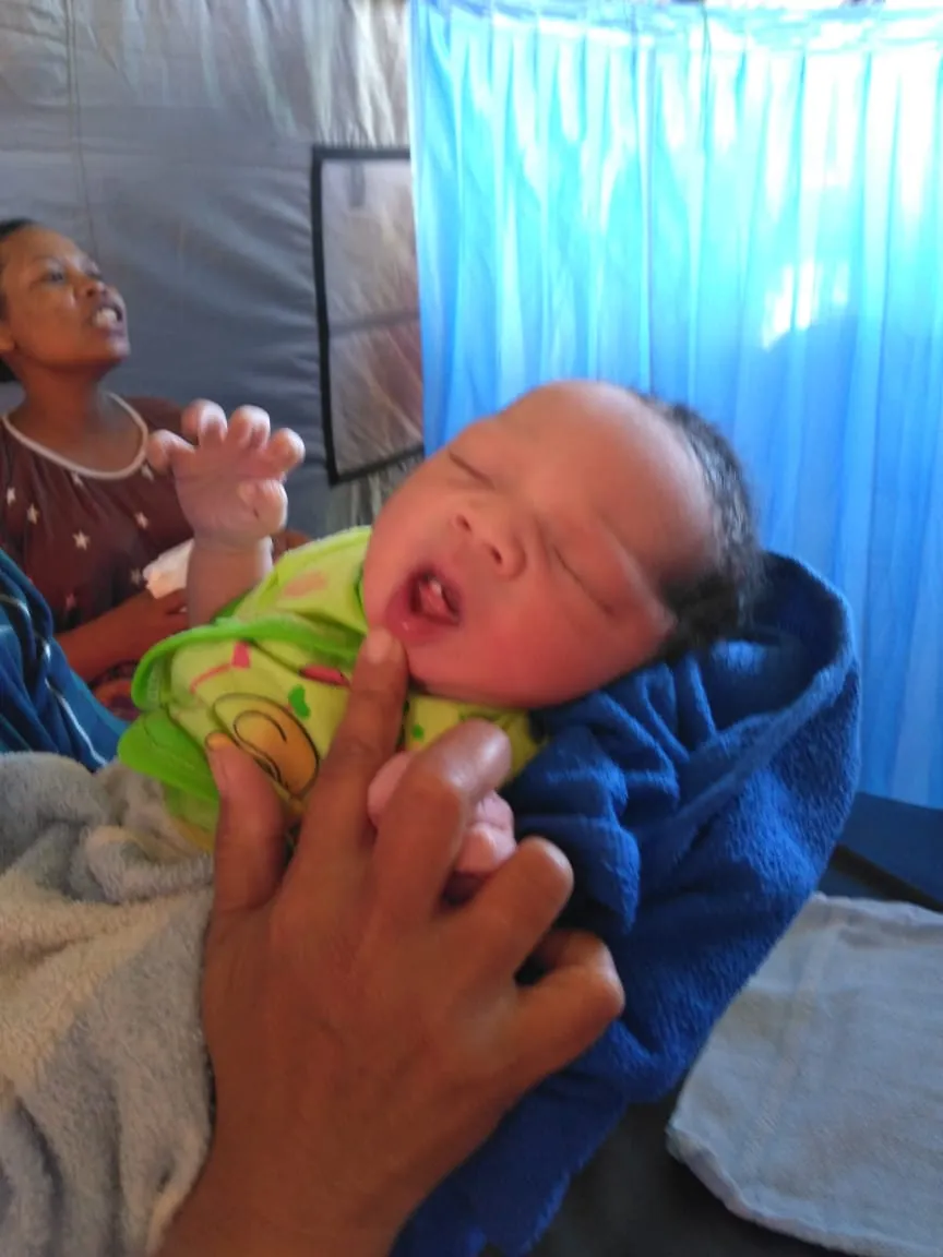 Bayi Lahir Saat Gempa © Twitter @palangmerah