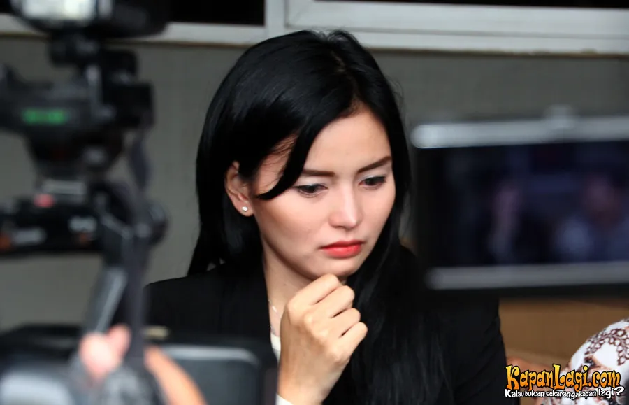 DJ Verny mengaku dihamili Denny Sumargo. foto: Busan
