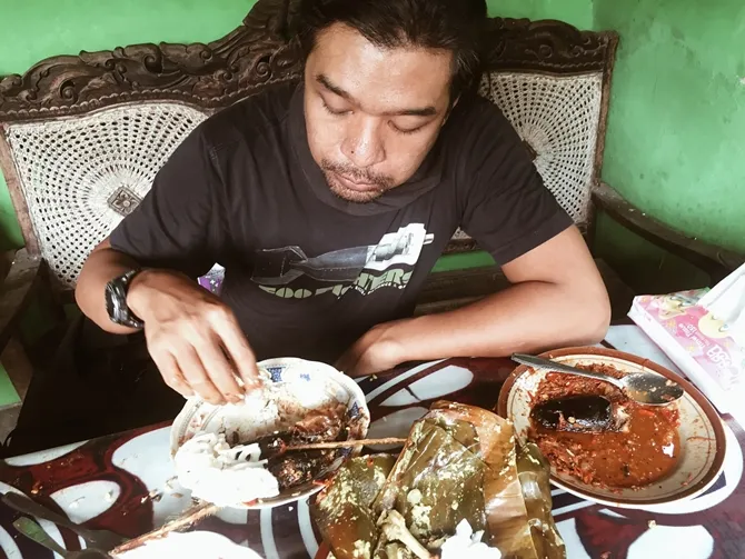 © instagram.com/faradinamufti