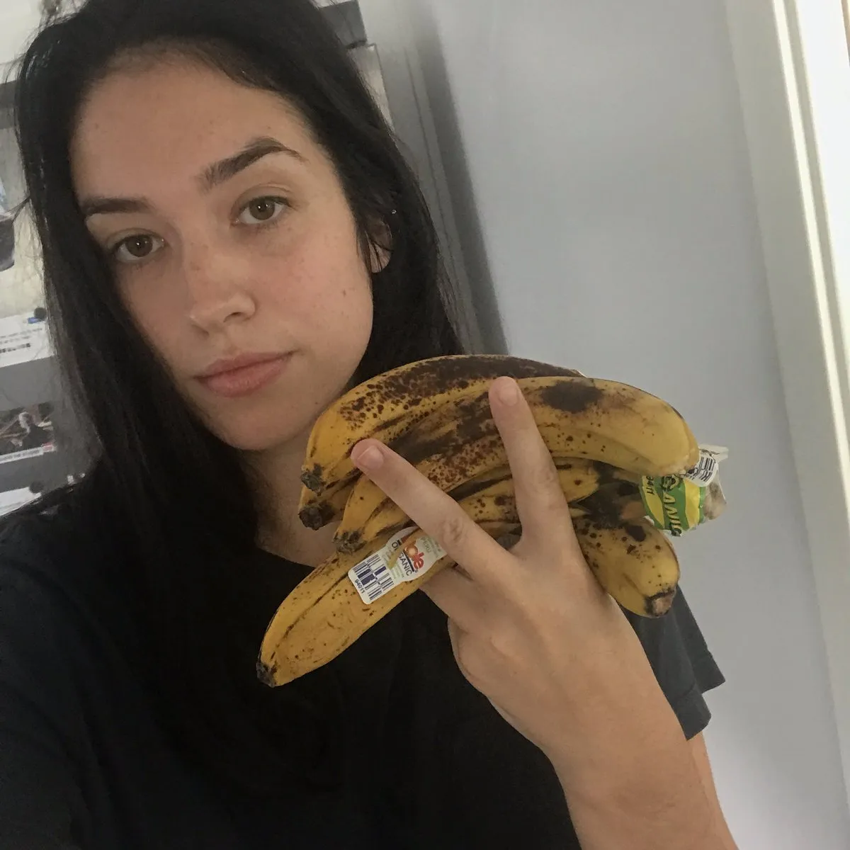 Meg Zukin menawarkan 5 pisang kecoklatan © Twitter.com