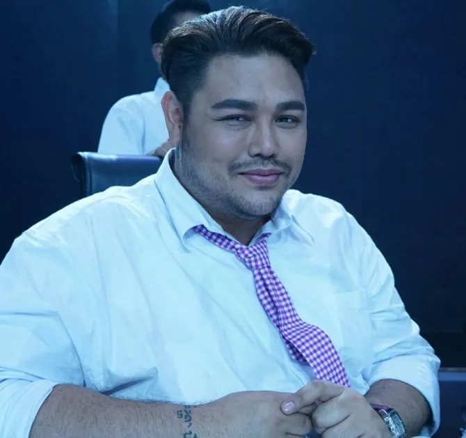 Ivan Gunawan dengan seragamnya (credit : instagram.com/officialmnctv)