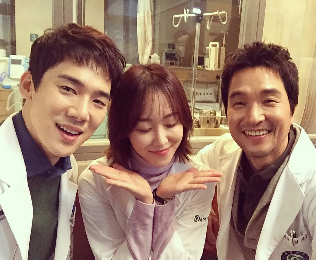 Romantic Doctor Teacher Kim sukses menduduki puncak rating drama Korea Senin dan Selasa di Prime Time. ©SBS