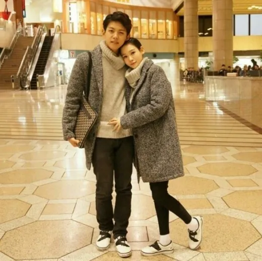 Selamat kepada Dongho dan istri © nate.com