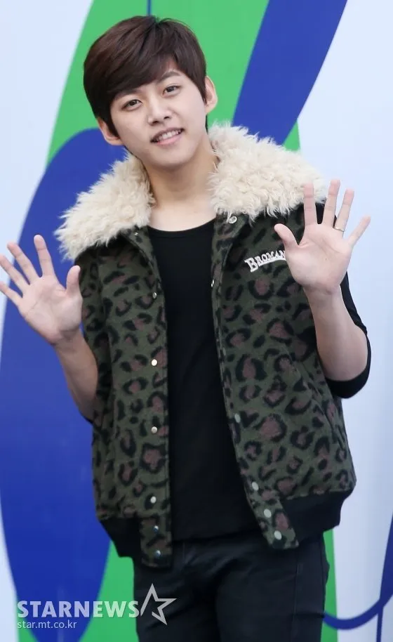 © Starnews