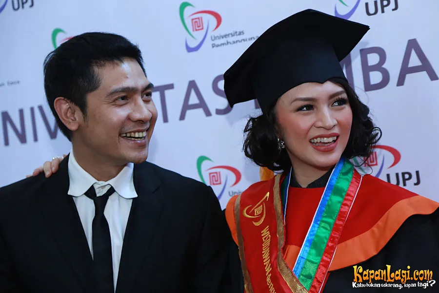 Adi Nugroho bangga dengan prestasi sang istri © KapanLagi.com®/Agus Apriyanto