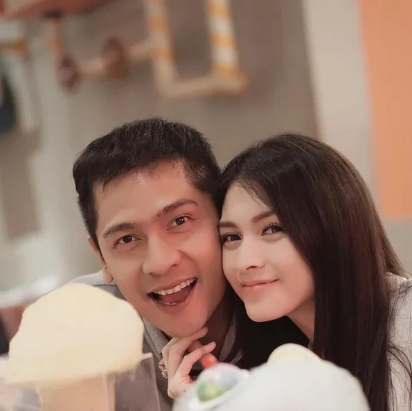 Donita dan Adi Nugroho merupakan salah satu pasangan seleb yang jarang terkena isu miring. /©instagram.com/donitabhubiy