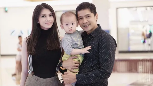 Kehadiran sang buah hati membuat kehidupan Donita dan Adi makin berwarna. /©instagram.com/donitabhubiy